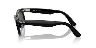 Ray-Ban Wayfarer Oval RB2242 901/31 Lifestyle